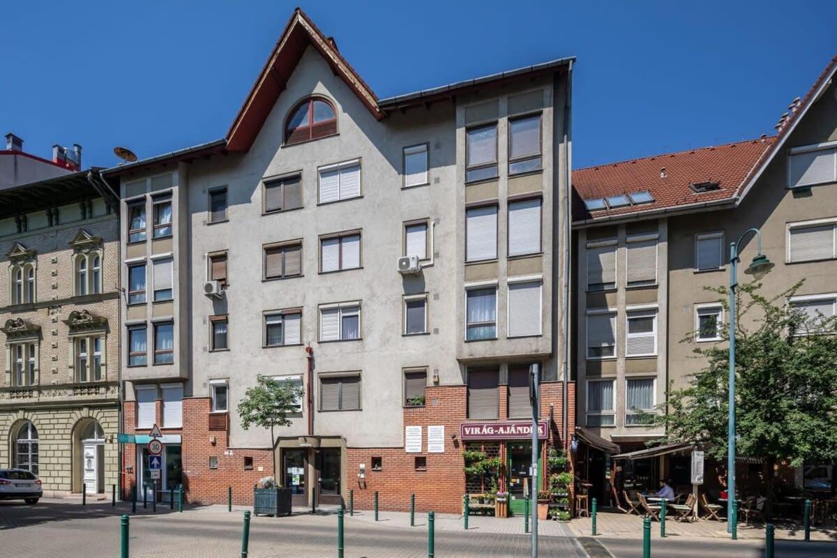 Sunny Balcony - Cute And Cozy Lejlighed Budapest Eksteriør billede