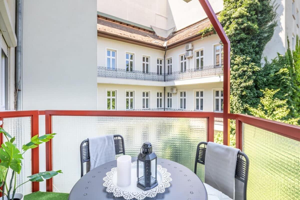 Sunny Balcony - Cute And Cozy Lejlighed Budapest Eksteriør billede