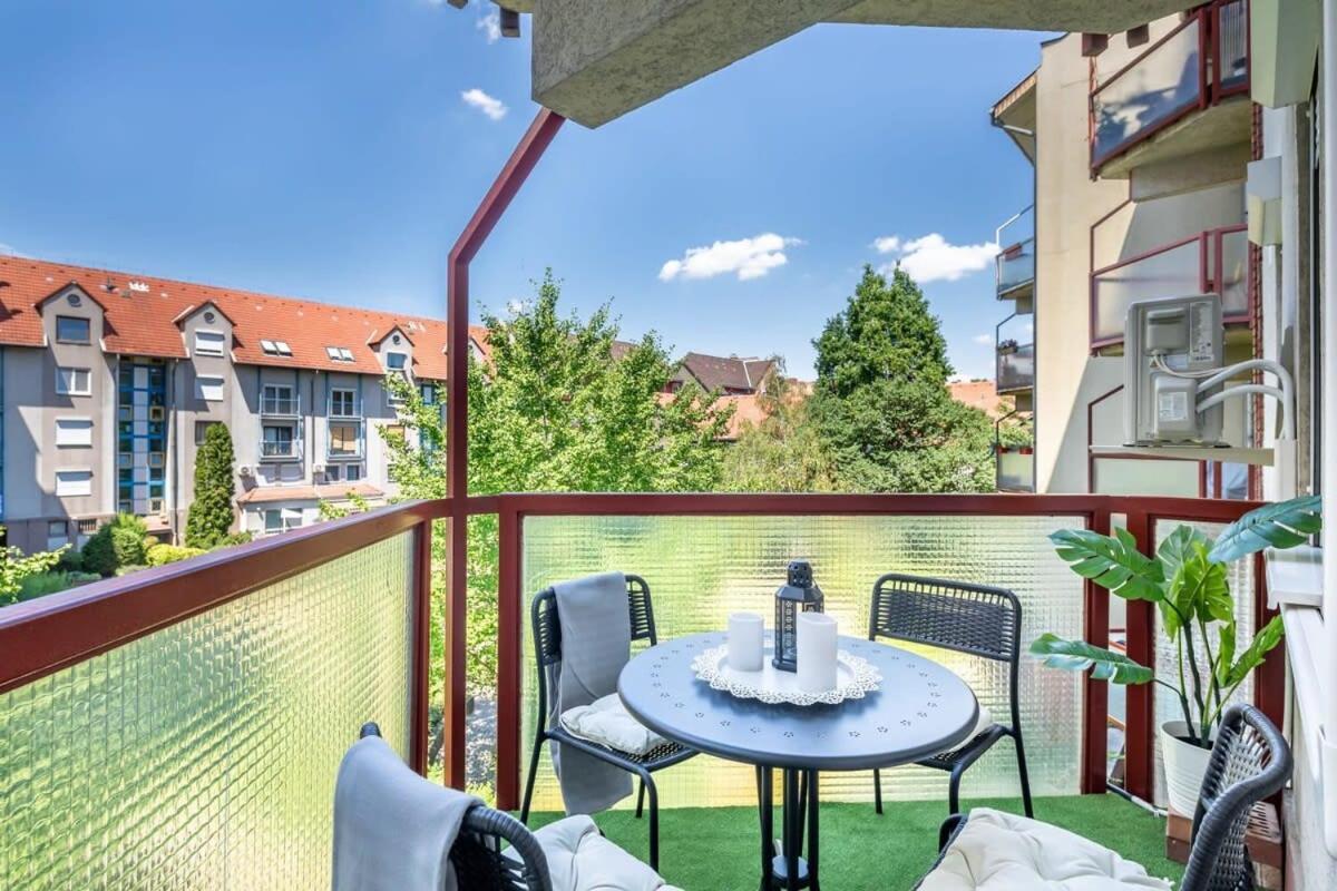 Sunny Balcony - Cute And Cozy Lejlighed Budapest Eksteriør billede