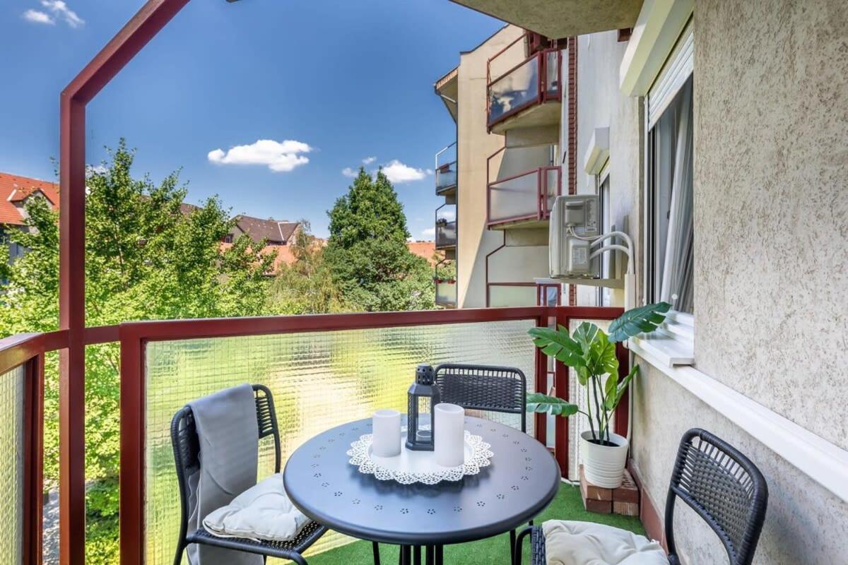 Sunny Balcony - Cute And Cozy Lejlighed Budapest Eksteriør billede